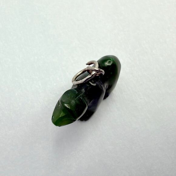 Vintage Carved Nephrite Jade Bear Charm Pendant - Picture 3 of 6